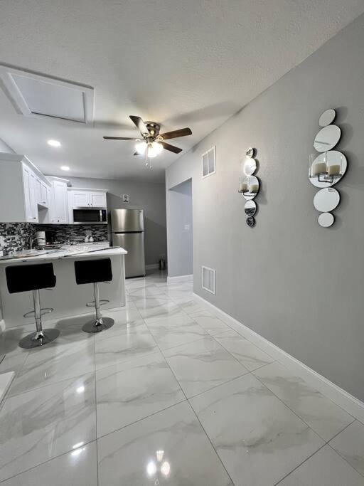 Grey Novo Studio + Free-Parking&Wifi تامبا المظهر الخارجي الصورة